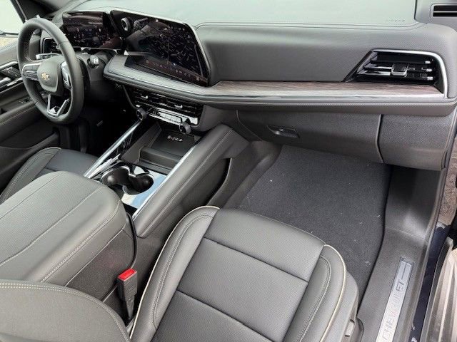New 2025 Chevrolet Suburban Premier AWD/4WD image 18