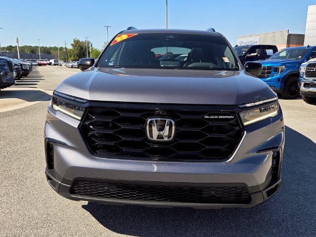 Used 2025 Honda Pilot Black Edition image 2