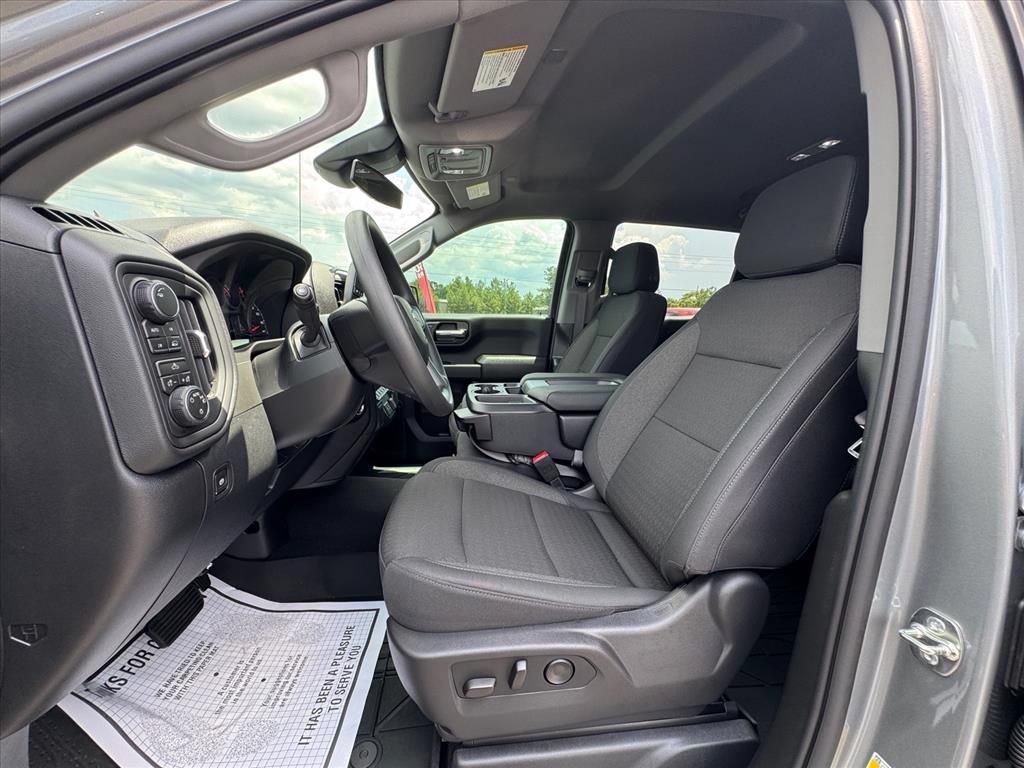 Used 2026 Chevrolet Silverado 1500 Custom w/ LPO, Dark Essentials Package AWD/4WD image 17