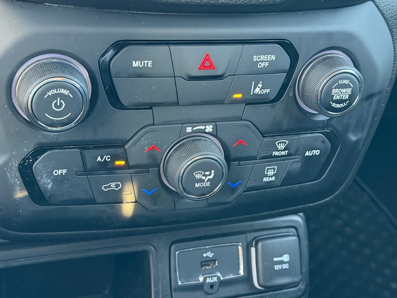 Used 2021 Jeep Renegade Latitude w/ Convenience Group FWD image 20