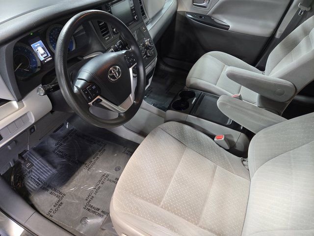 Used 2020 Toyota Sienna LE image 18