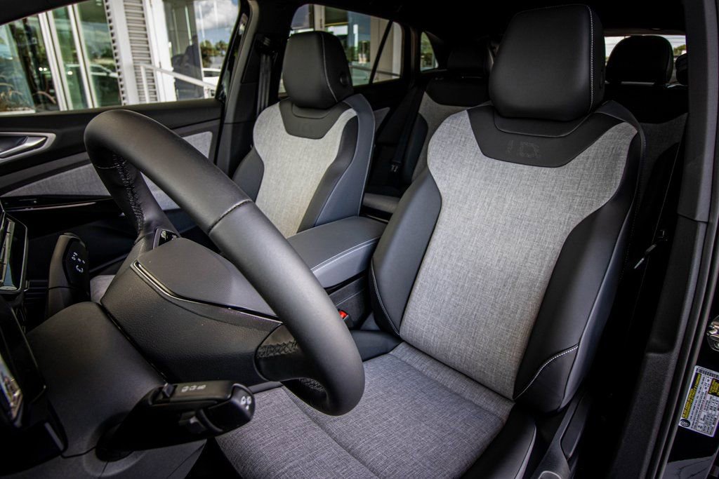 New 2025 Volkswagen ID.4 Pro RWD image 27