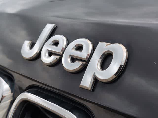 Used 2019 Jeep Grand Cherokee Laredo AWD/4WD image 12