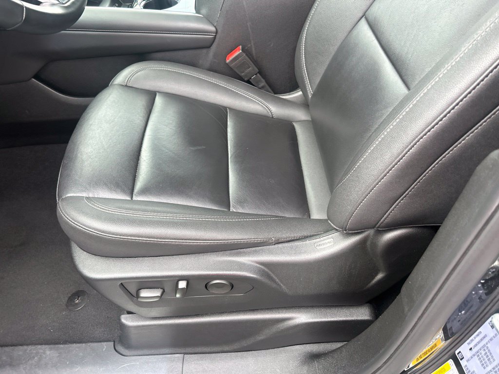 Used 2025 Chevrolet Suburban LT AWD/4WD image 18