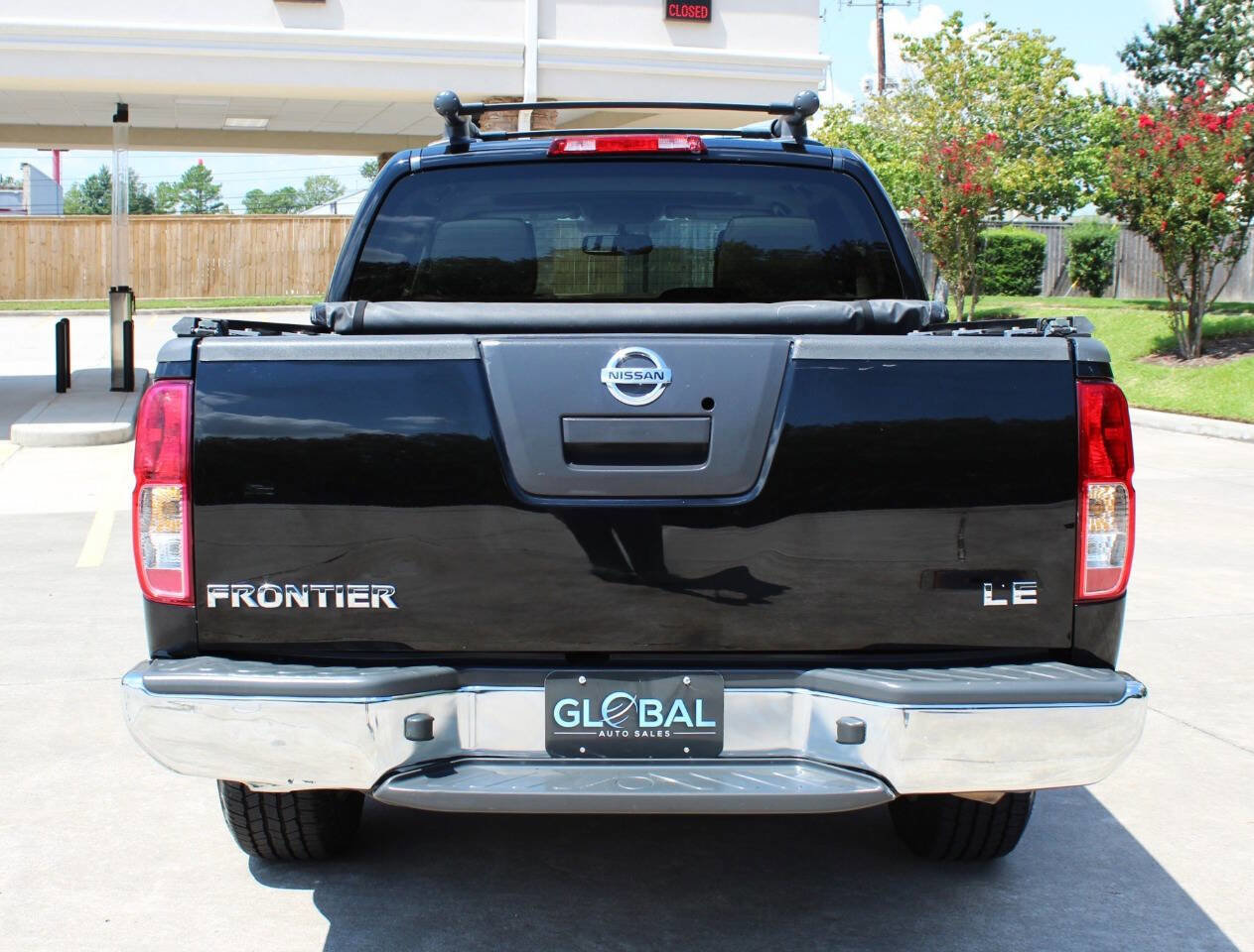 Used 2010 Nissan Frontier LE w/ LE Value Truck Pkg image 6