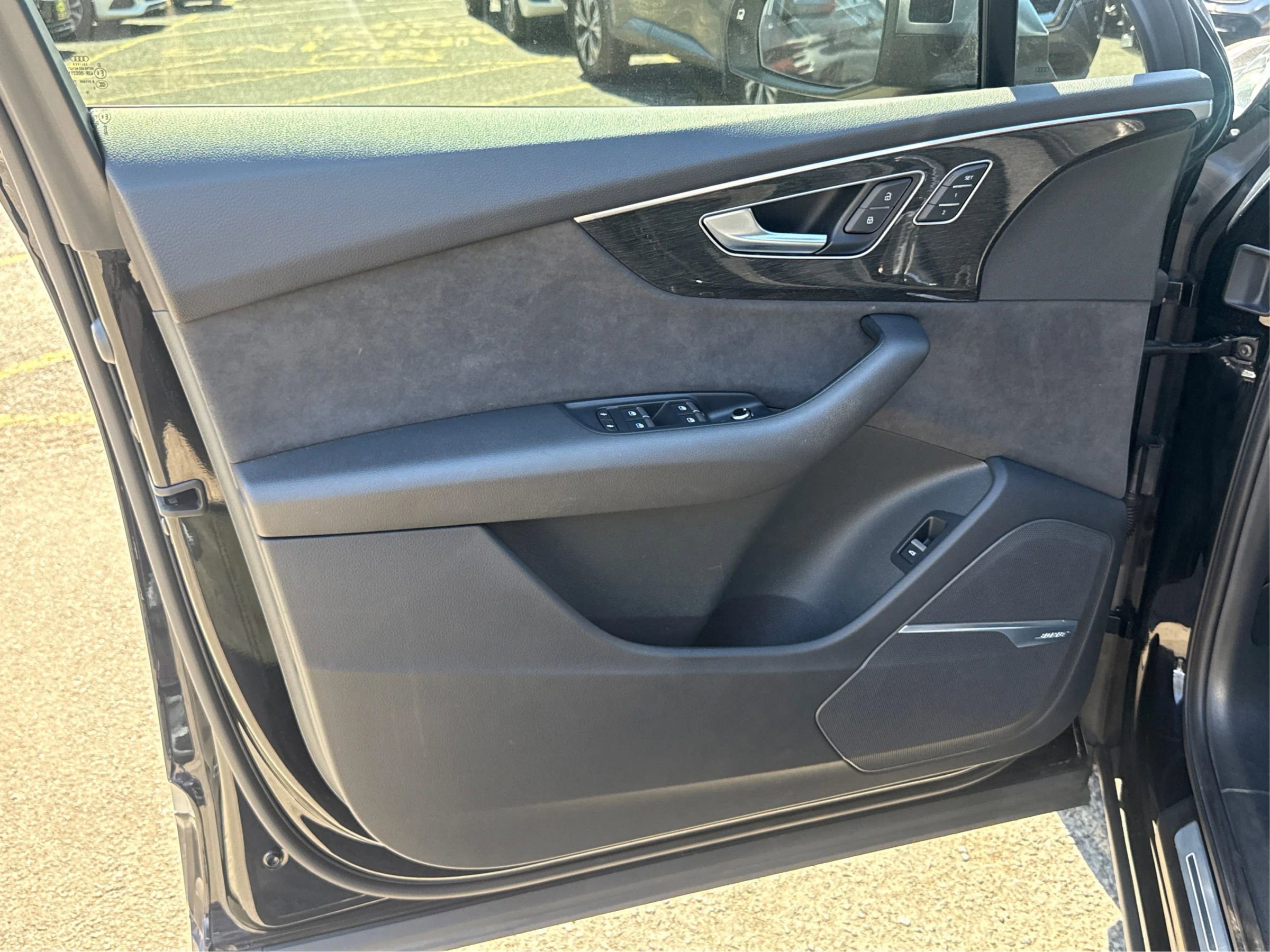 Used 2020 Audi SQ7 Prestige image 18