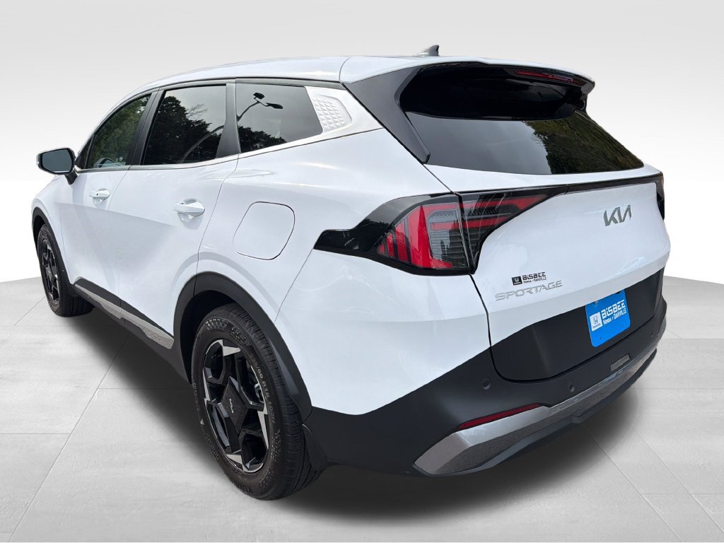 Used 2026 Kia Sportage EX FWD image 4