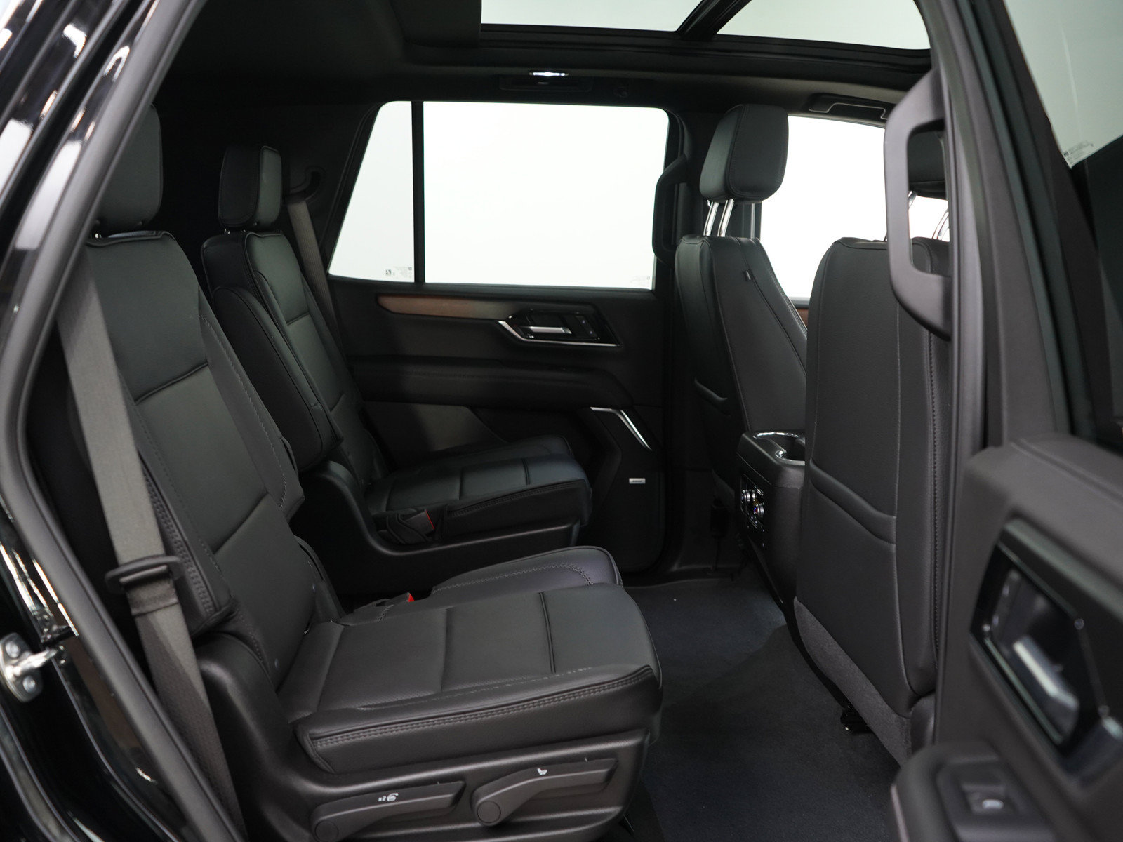 Used 2026 GMC Yukon Denali w/ Sun & Power Step Package AWD/4WD image 12