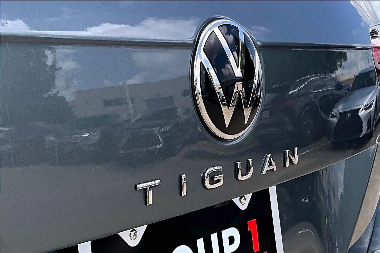 Used 2022 Volkswagen Tiguan SE R-Line FWD image 29