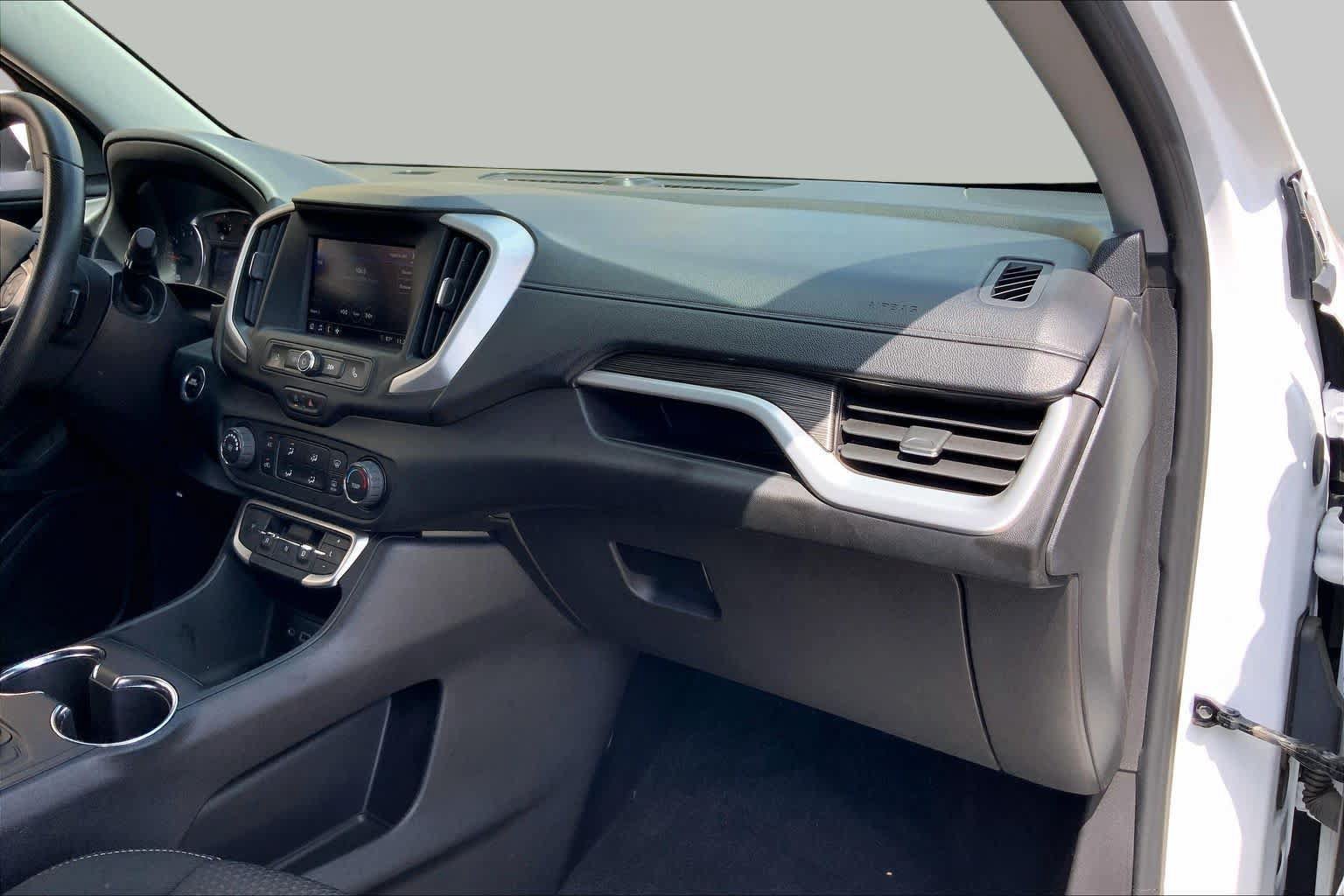 Used 2024 GMC Terrain SLE FWD image 17