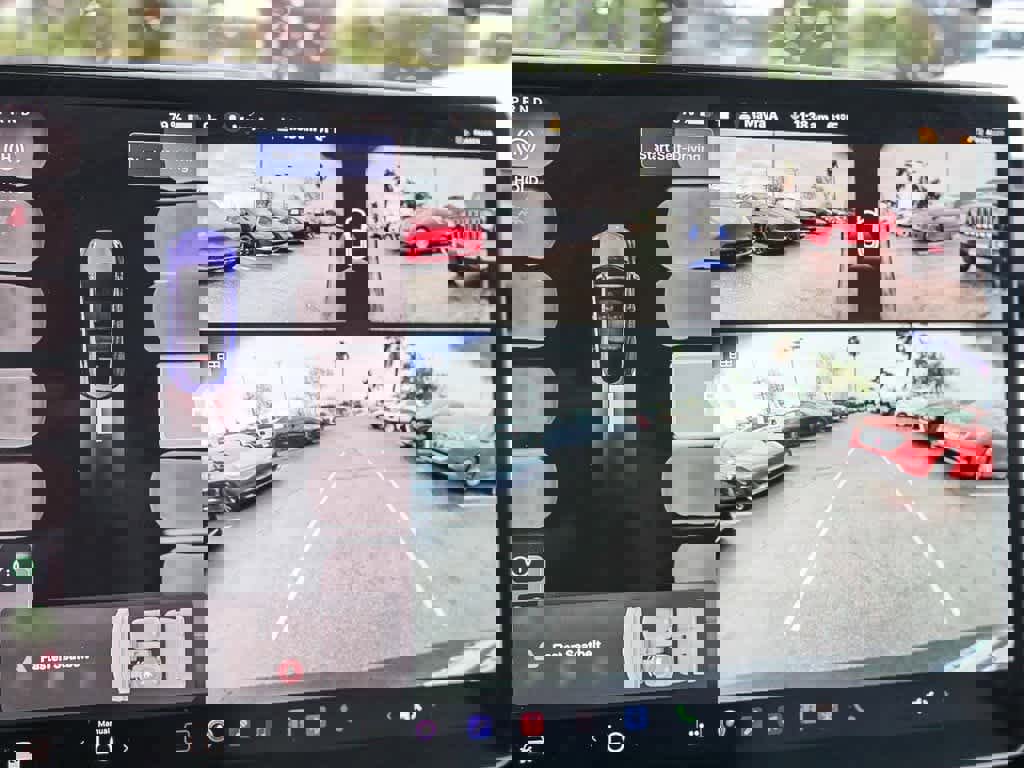 Used 2024 Tesla Model Y 2WD image 25