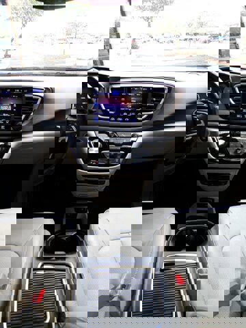 Used 2017 Chrysler Pacifica Touring-L Plus image 38