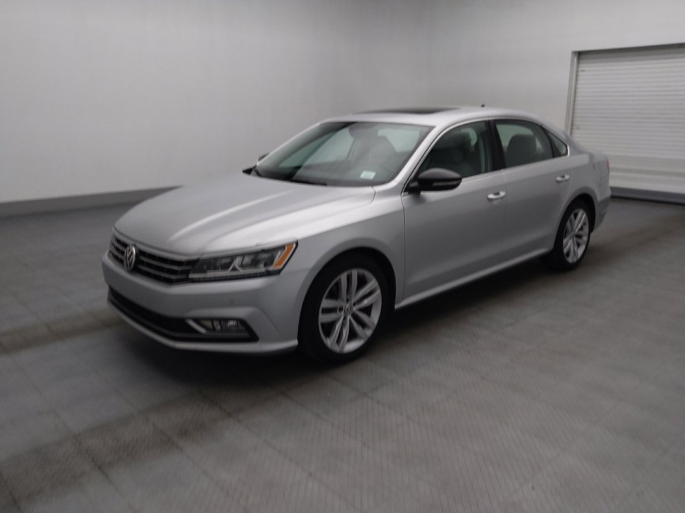 Used 2018 Volkswagen Passat 2.0T SE FWD image 2
