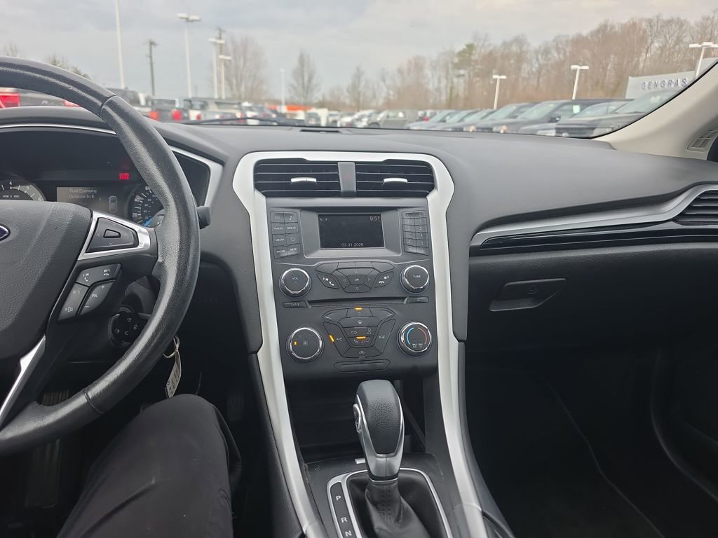 Used 2015 Ford Fusion SE w/ Equipment Group 201A image 30