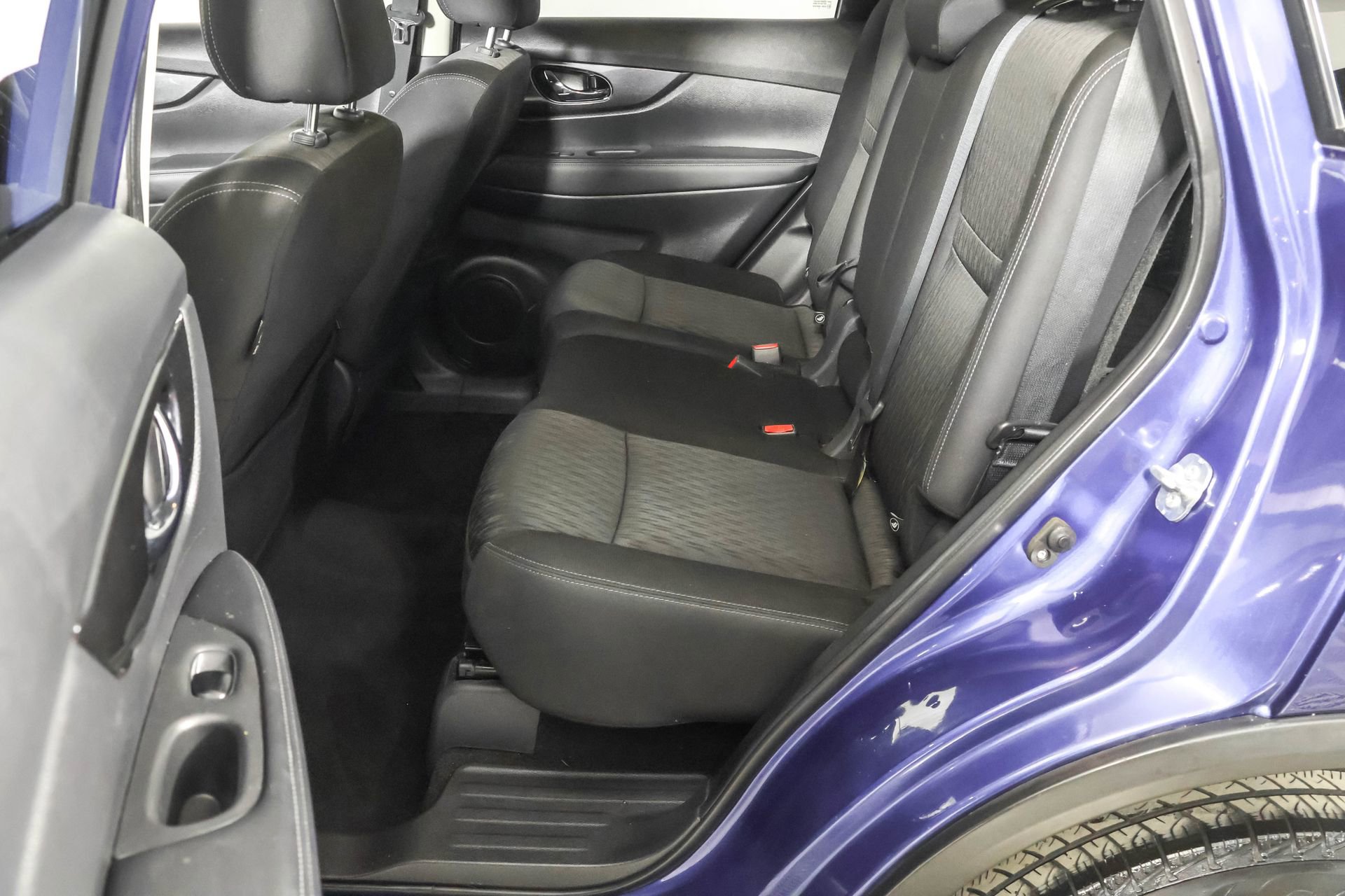 Used 2019 Nissan Rogue SV image 35