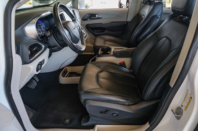 Used 2021 Chrysler Pacifica Touring-L FWD image 9