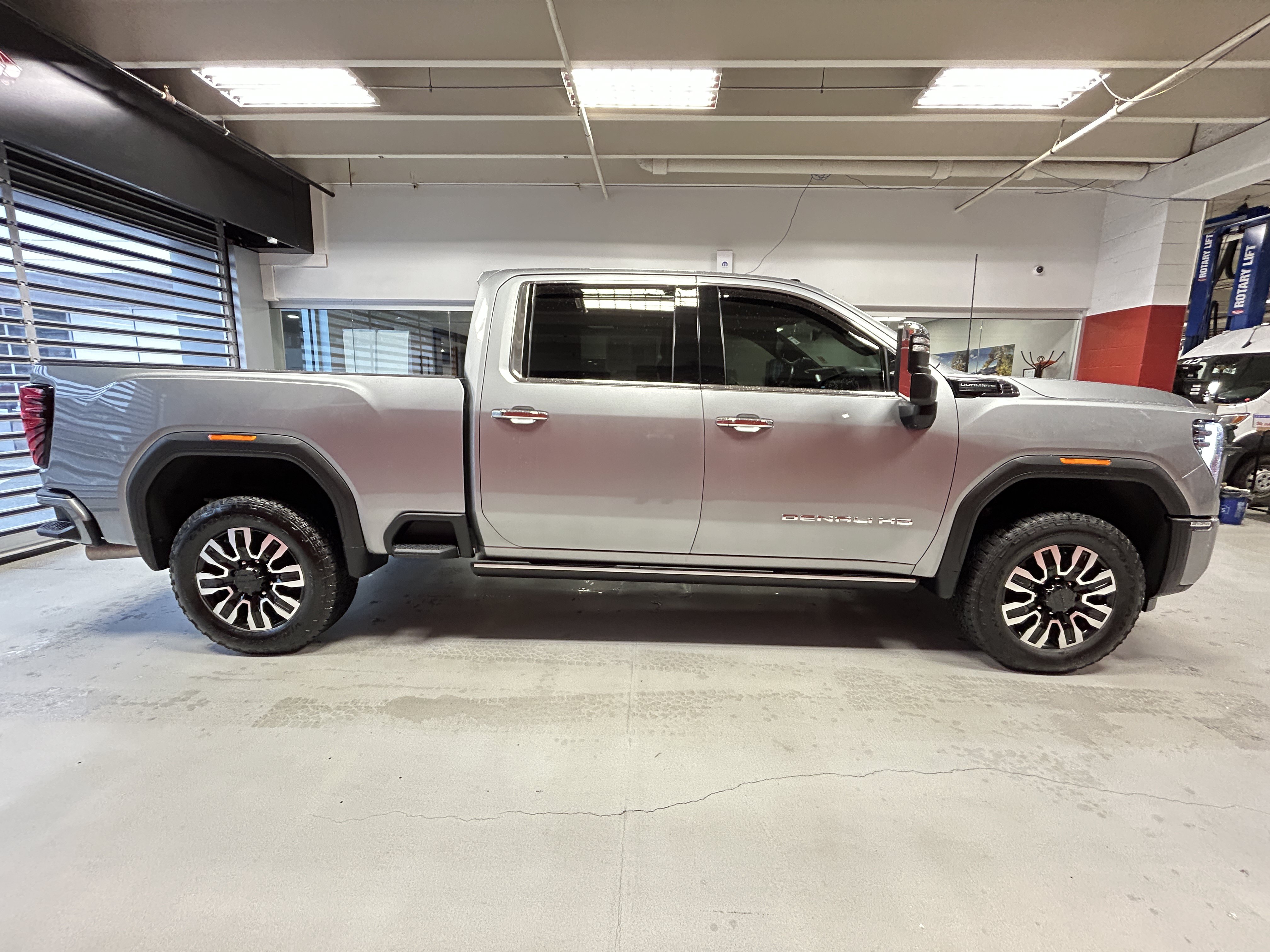 Used 2025 GMC Sierra 2500 Denali Ultimate AWD/4WD image 12