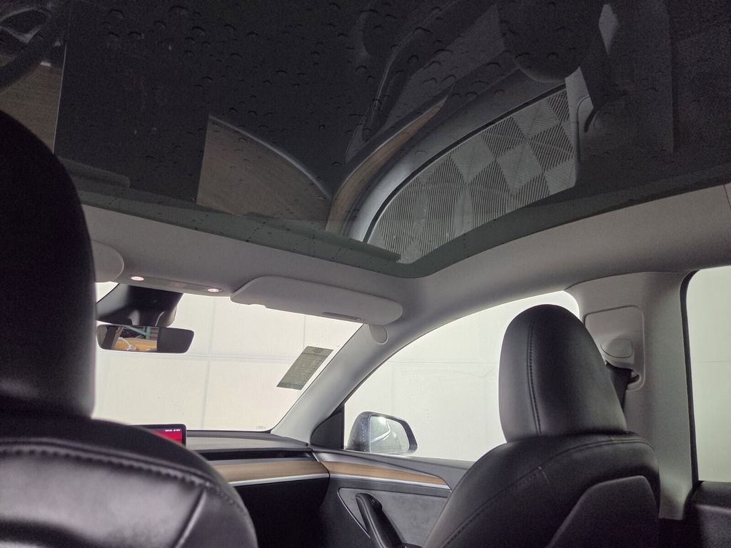 Used 2024 Tesla Model Y Performance image 25