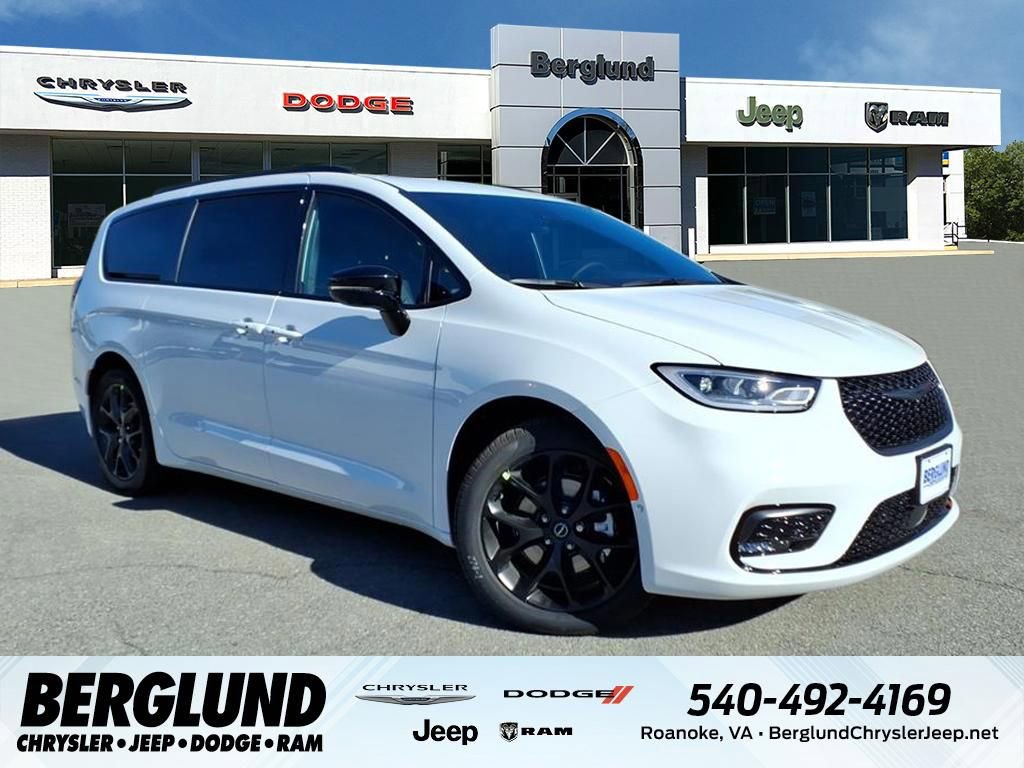 New 2026 Chrysler Pacifica Select