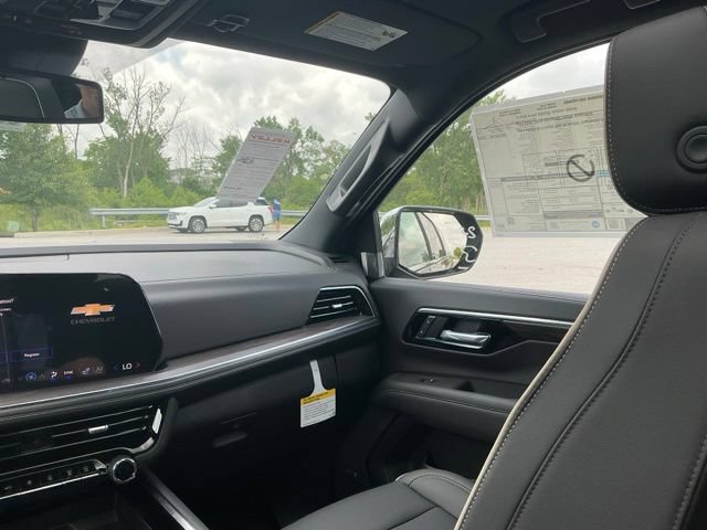 New 2026 Chevrolet Suburban Premier w/ Sun And Tow Package AWD/4WD image 30