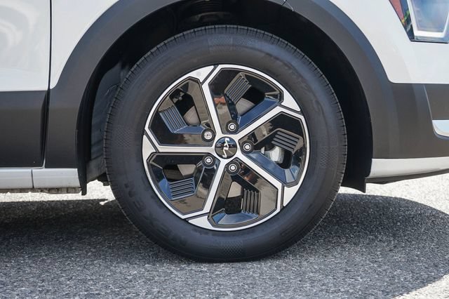 Certified 2025 Kia Niro EX FWD image 12