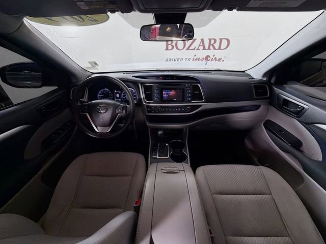 Used 2019 Toyota Highlander LE FWD image 27