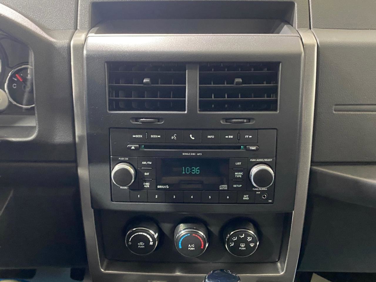 Used 2011 Jeep Liberty Sport image 17