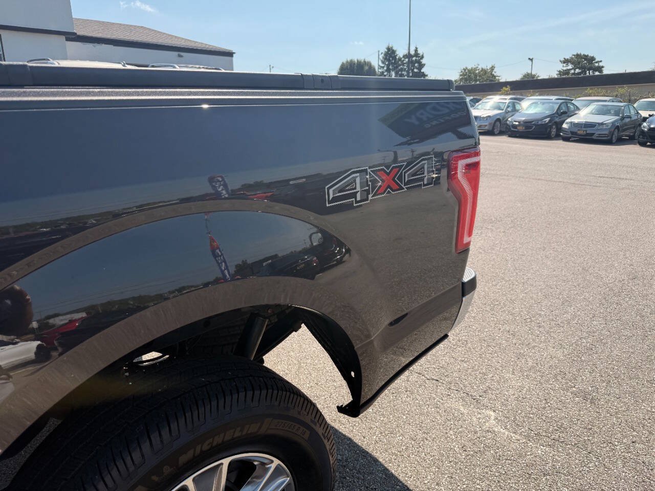 Used 2015 Ford F150 XLT w/ Equipment Group 302A Luxury AWD/4WD image 19