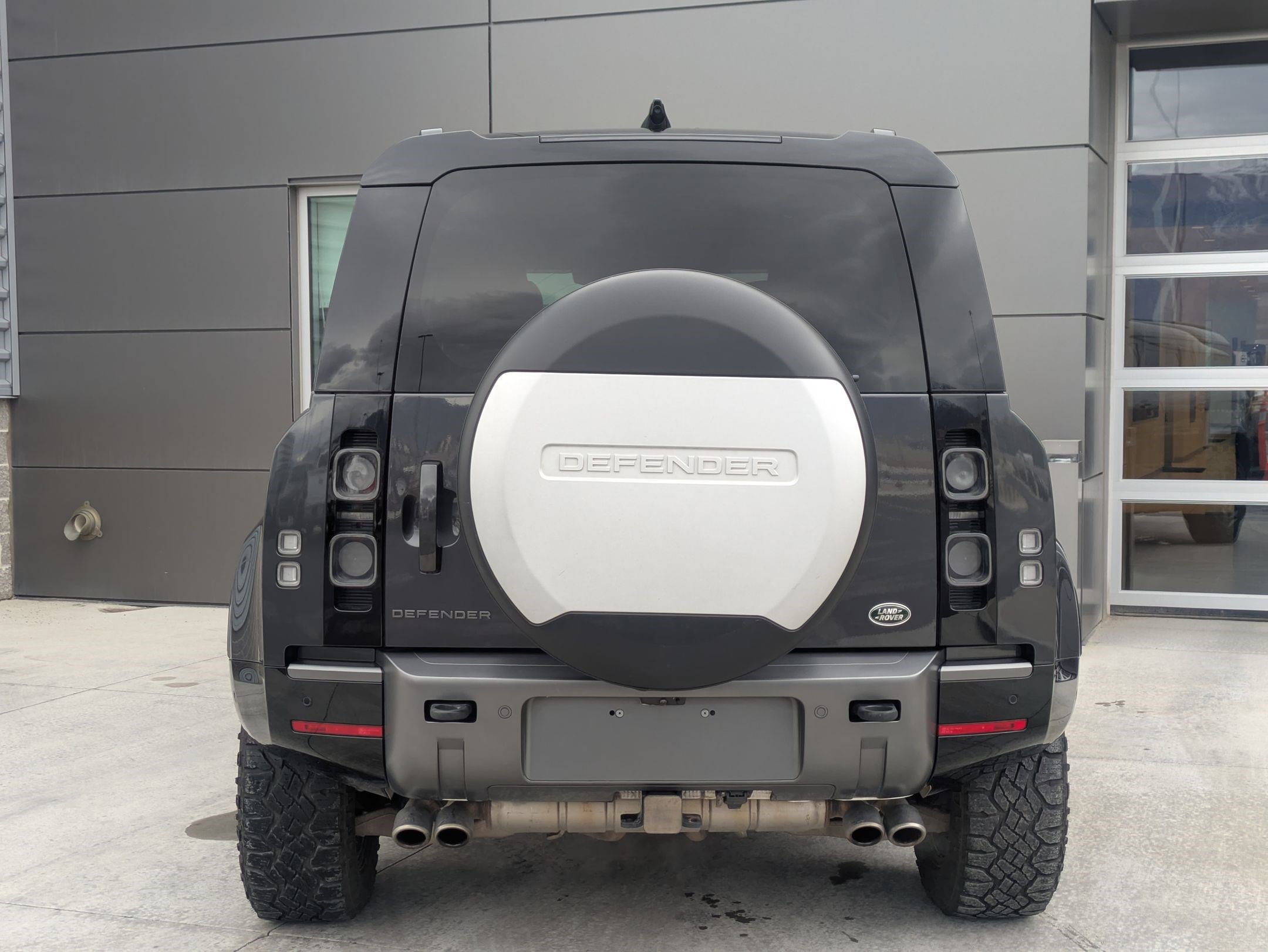 Certified 2023 Land Rover Defender 110 image 9