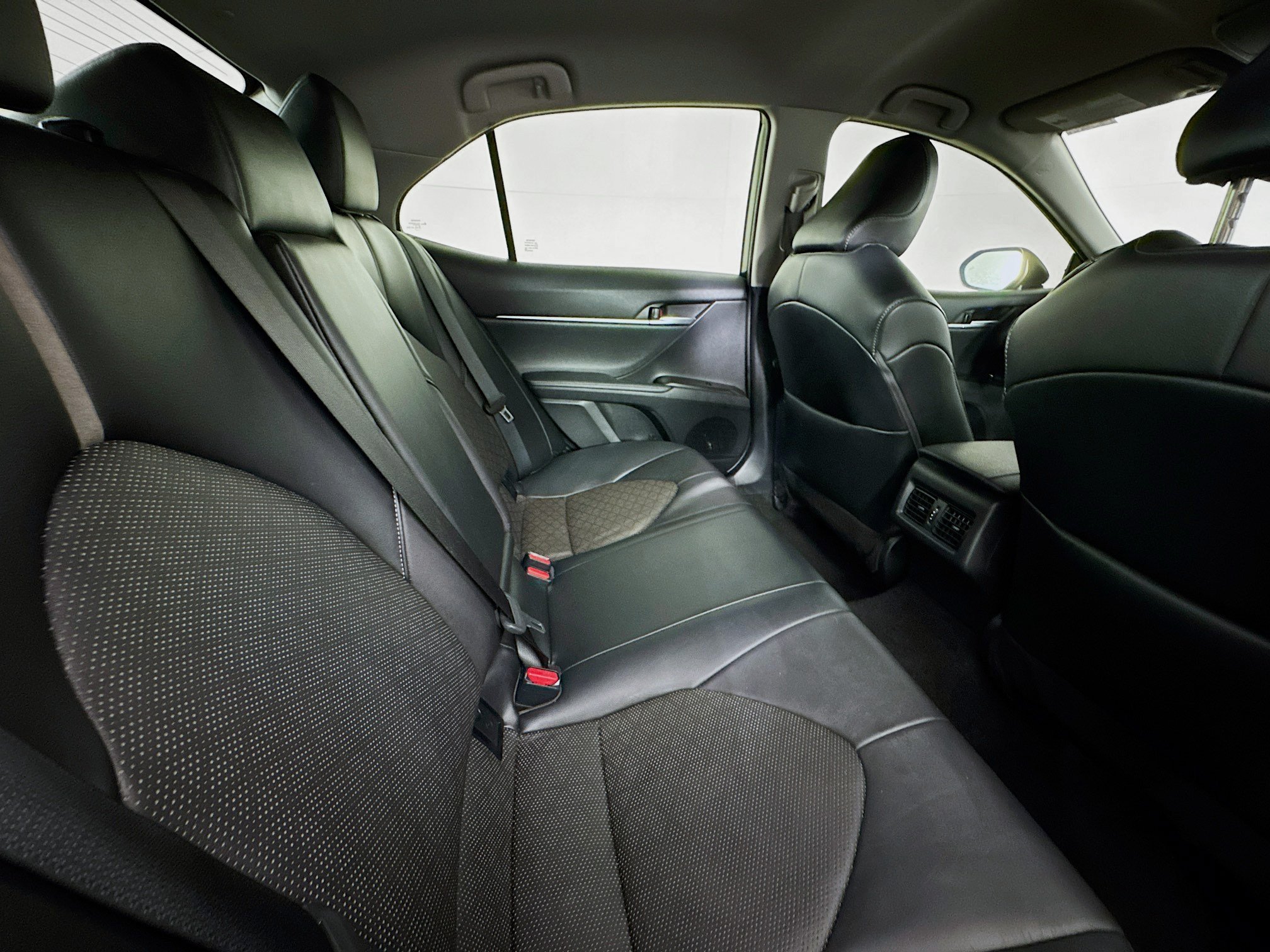 Used 2023 Toyota Camry XSE FWD image 25