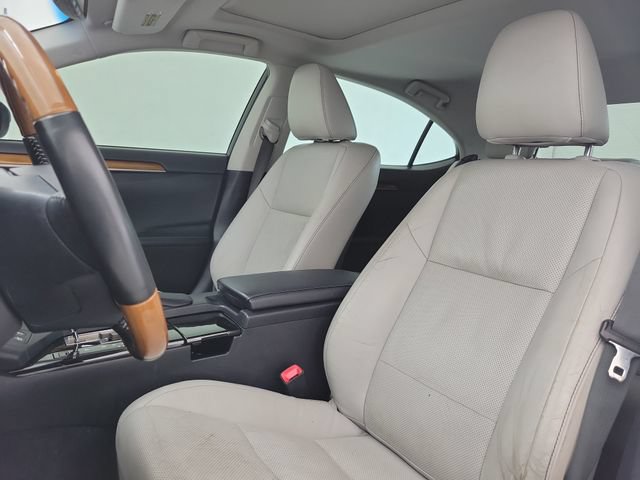 Used 2015 Lexus ES 300h w/ Navigation System Package FWD image 17