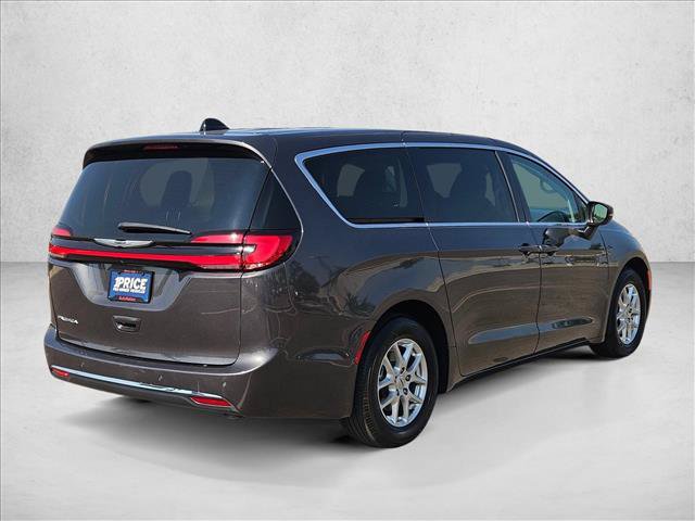 Used 2023 Chrysler Pacifica Touring-L FWD image 5