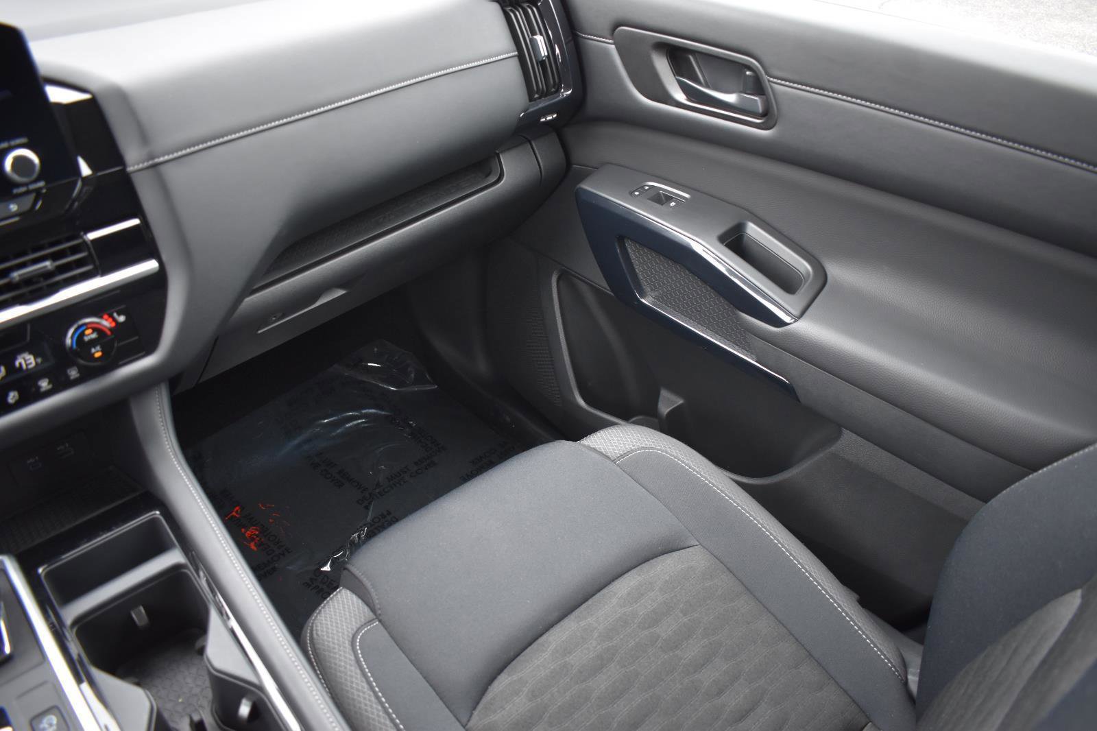 Used 2025 Nissan Pathfinder SV image 22