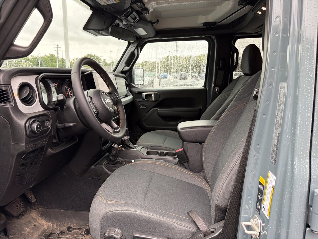 Used 2024 Jeep Gladiator Sport w/ Dual Top Group AWD/4WD image 10