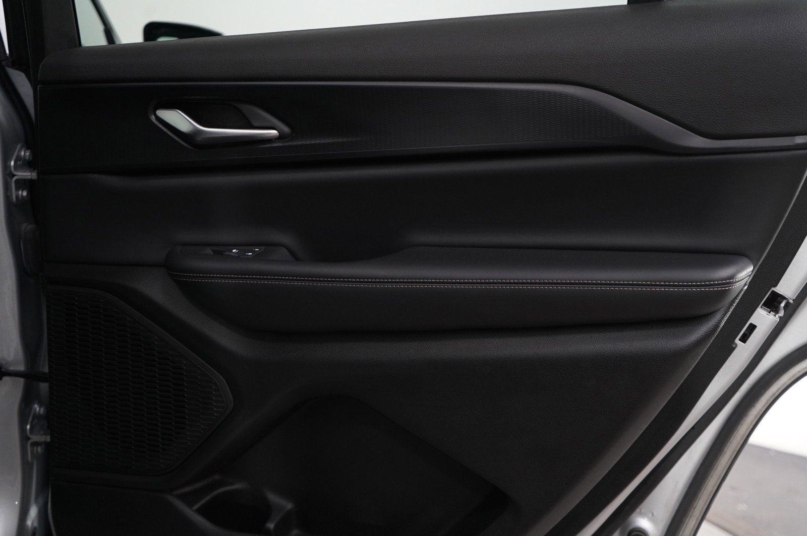 Used 2023 Jeep Grand Cherokee L Laredo image 13