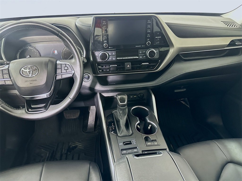 Used 2021 Toyota Highlander XLE image 19