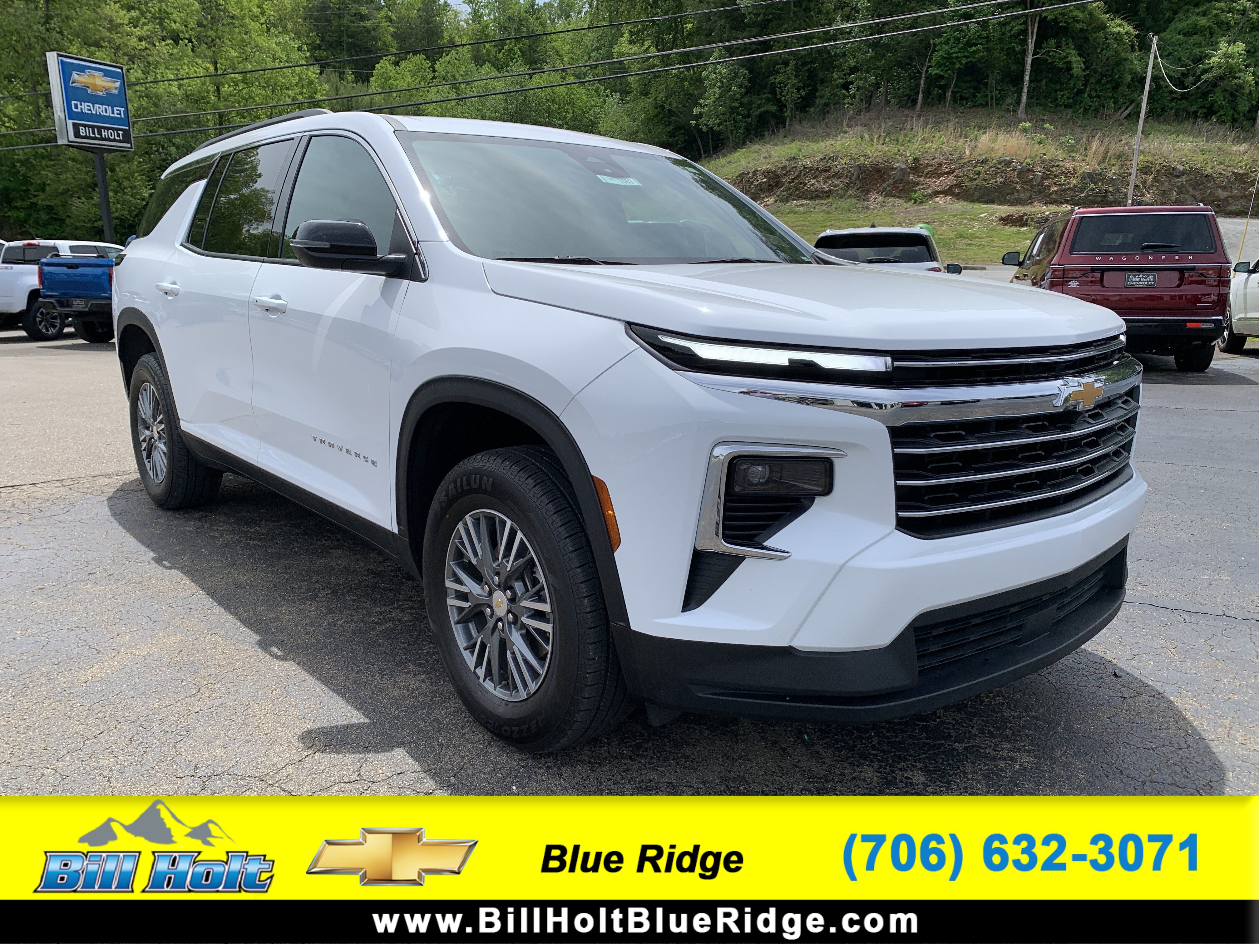 Used 2025 Chevrolet Traverse LT FWD image 9
