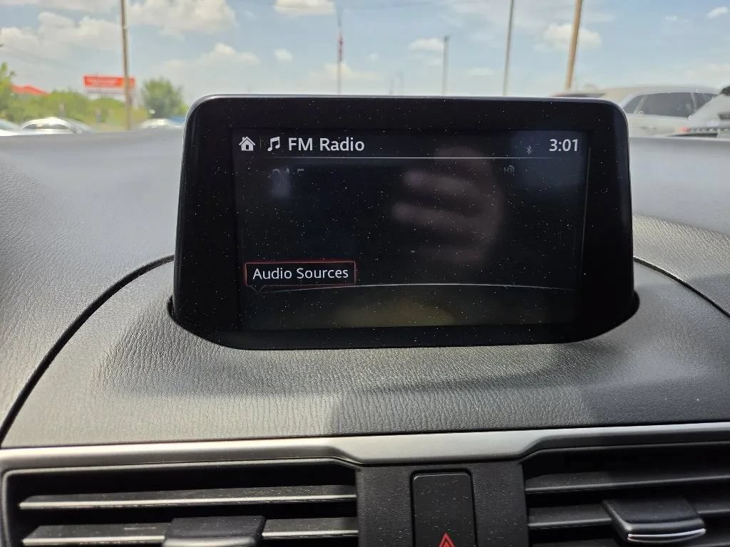 Used 2018 MAZDA MAZDA3 Touring FWD image 29