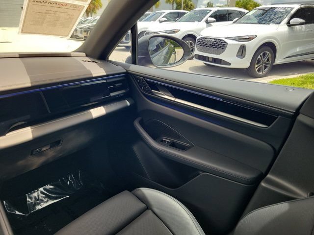 Used 2025 Porsche Macan Electric RWD image 16