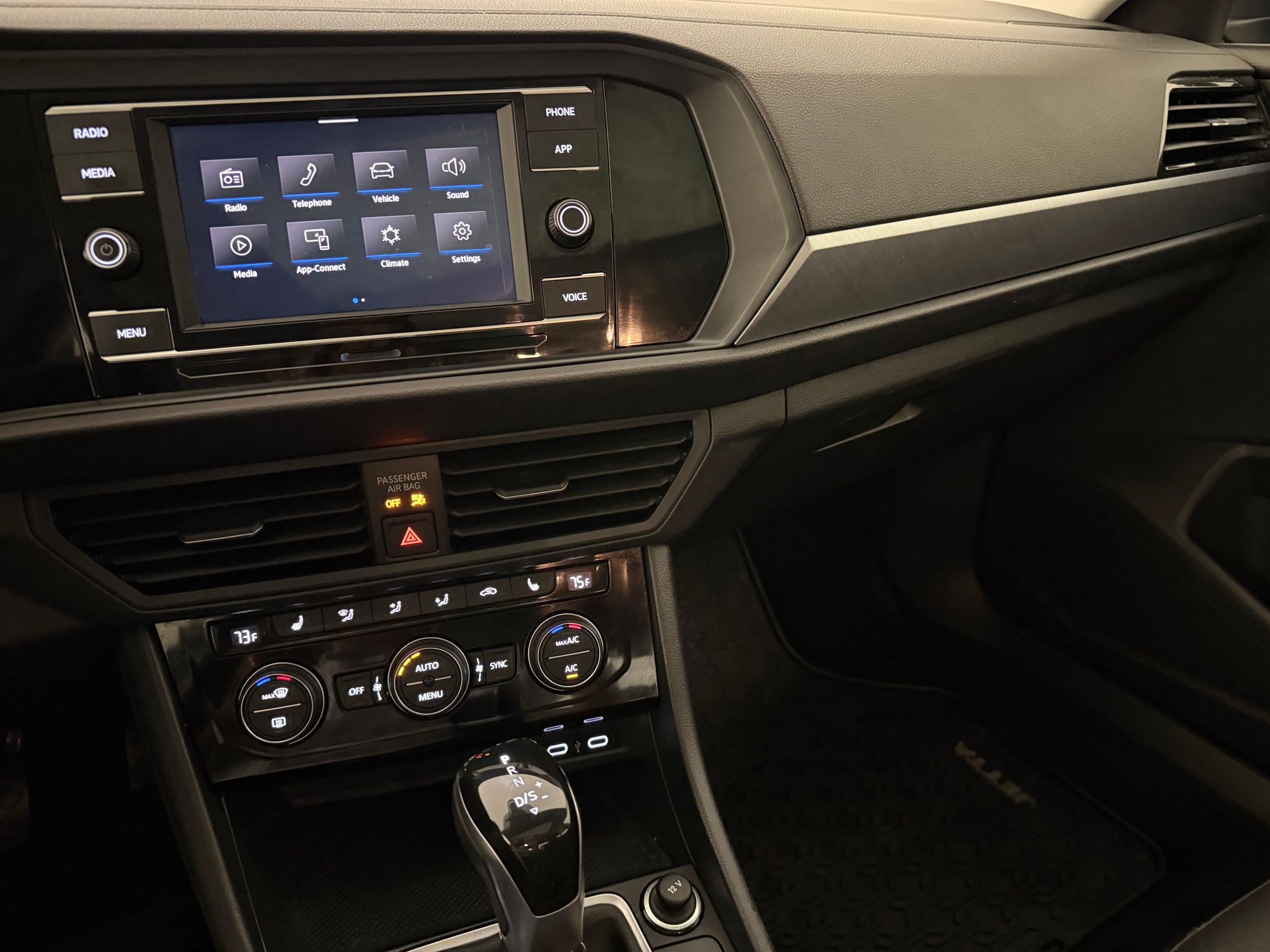 Used 2023 Volkswagen Jetta SE FWD image 19