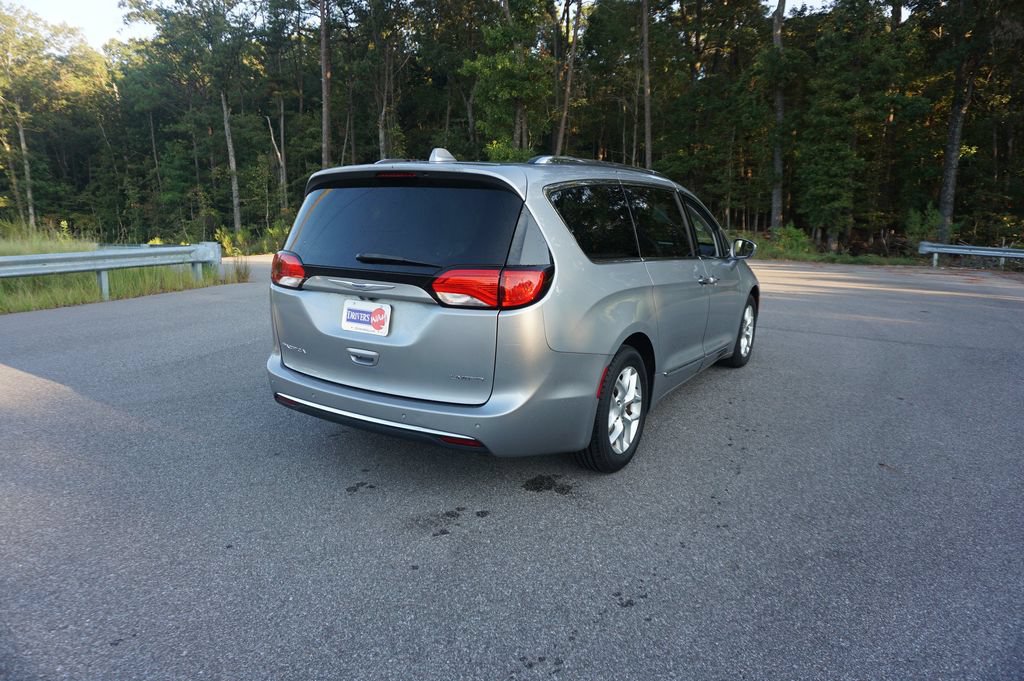Used 2020 Chrysler Pacifica Limited FWD image 28