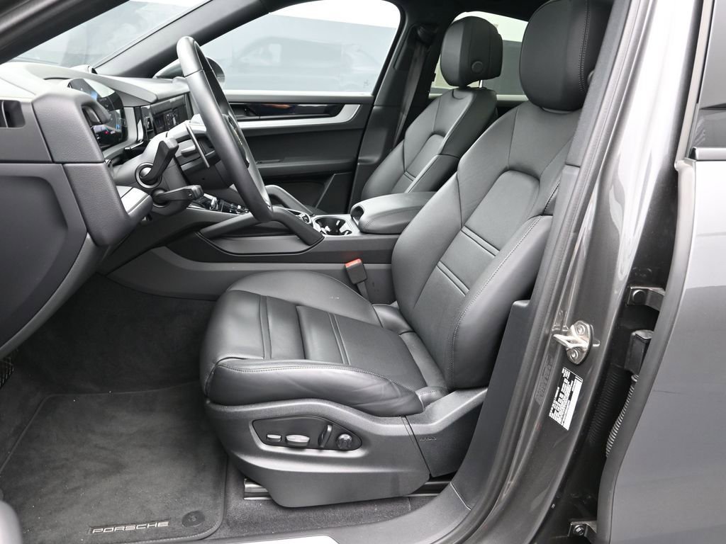 Certified 2025 Porsche Cayenne Coupe image 5