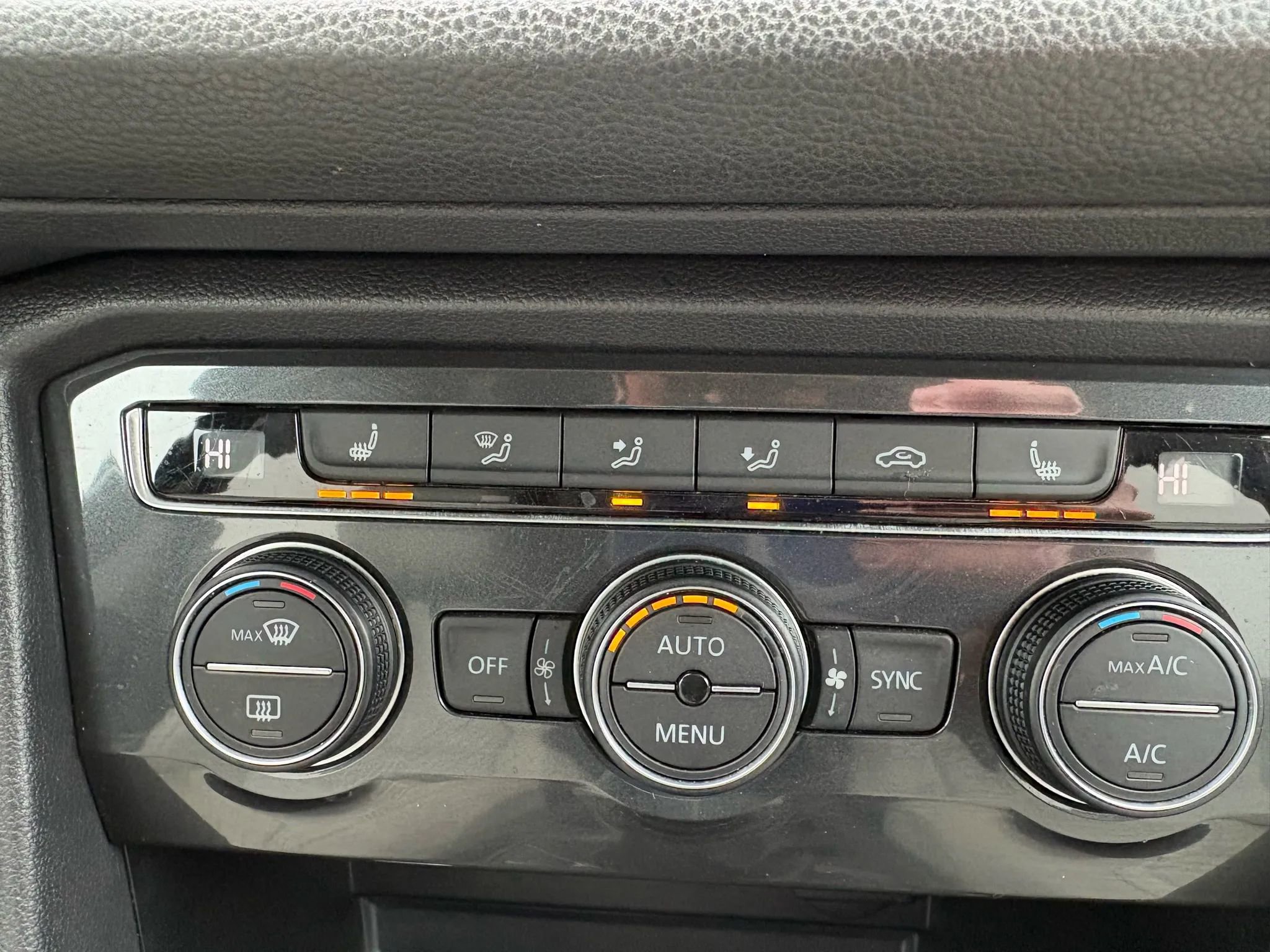 Used 2019 Volkswagen Tiguan SEL image 15