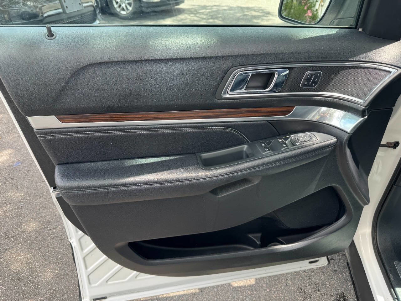 Used 2018 Ford Explorer Limited w/ Equipment Group 301A AWD/4WD image 41