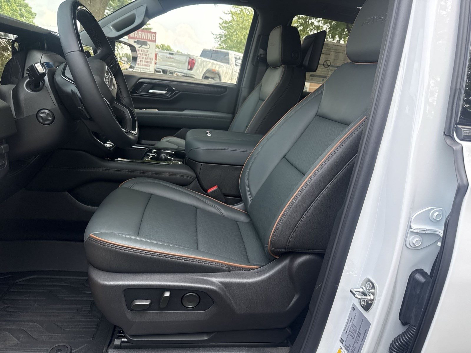 New 2026 GMC Yukon AT4 w/ AT4 Premium Plus Package AWD/4WD image 13