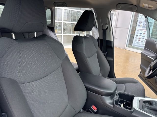 Used 2025 Toyota RAV4 XLE AWD/4WD image 32