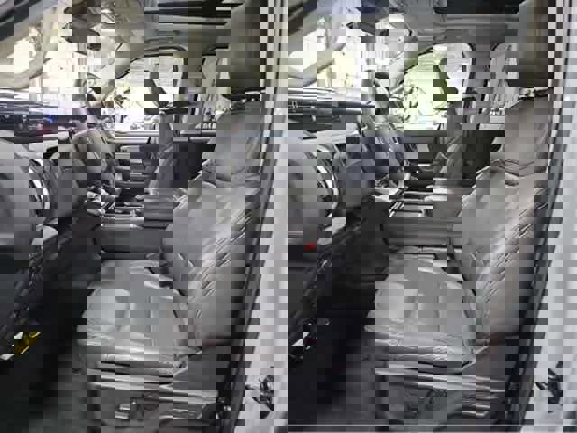 Certified 2025 Ford Expedition Active image 2