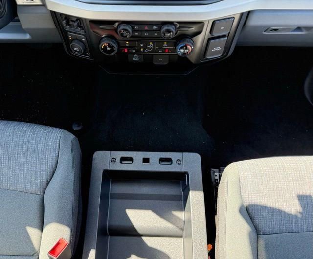 New 2026 Ford F250 XLT w/ XLT Premium Package AWD/4WD image 25