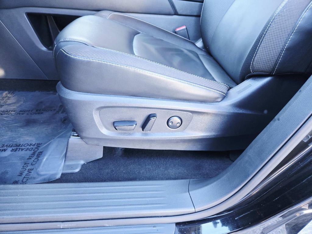 Used 2023 Nissan Pathfinder SL w/ Black Appearance Package image 38