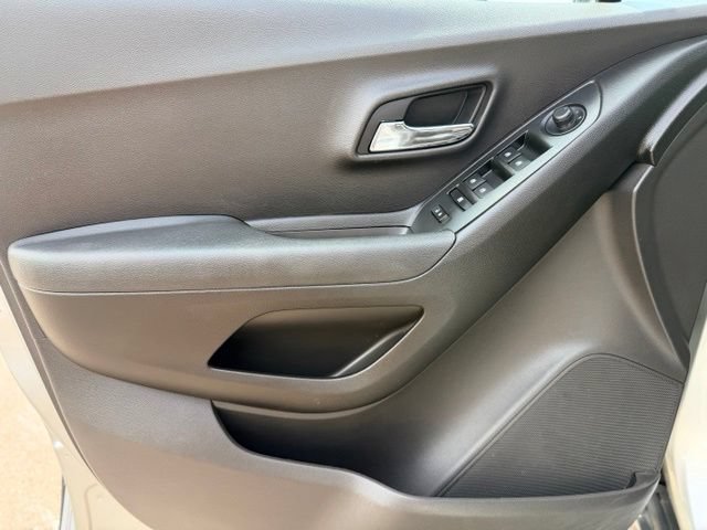 Used 2016 Chevrolet Trax LT w/ LT Convenience Package FWD image 16
